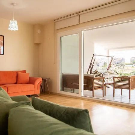 Peaceful House With Refreshing Terrace In Villa *