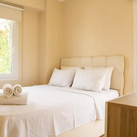 Villa Peaceful House With Refreshing Terrace In