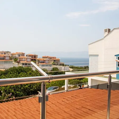 Villa Peaceful House With Refreshing Terrace In Cesme