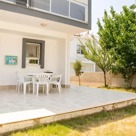 Peaceful House With Refreshing Terrace In Villa Çeşme