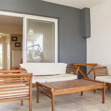 Peaceful House With Refreshing Terrace In